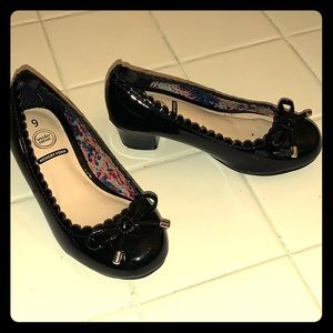 Little girls patent leather pumps